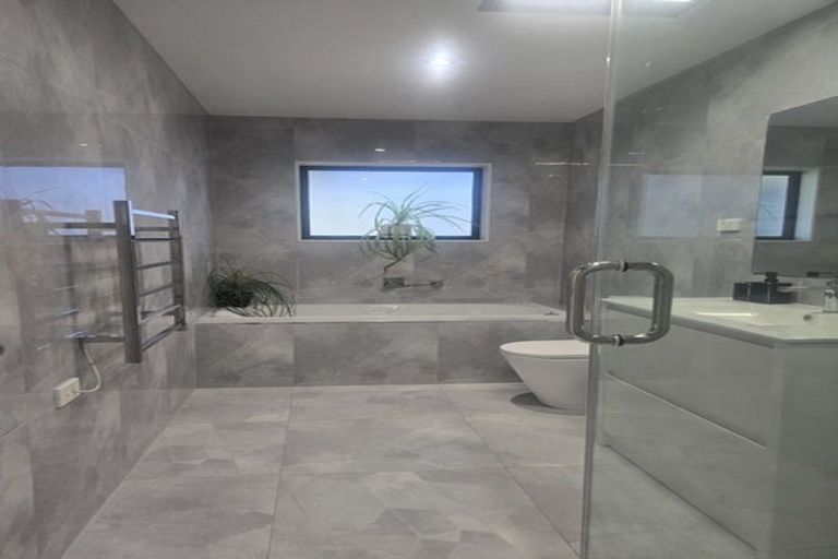 Photo of property in 12 Opouatu Avenue, Glenbrook, Waiuku, 2681