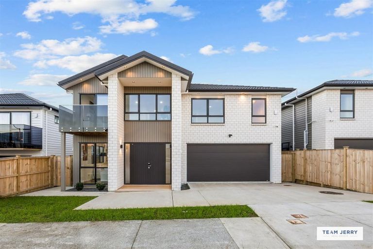 Photo of property in 3 Knockanara Drive, Flat Bush, Auckland, 2019