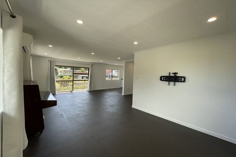 Photo of property in 37 Herekawe Drive, Spotswood, New Plymouth, 4310