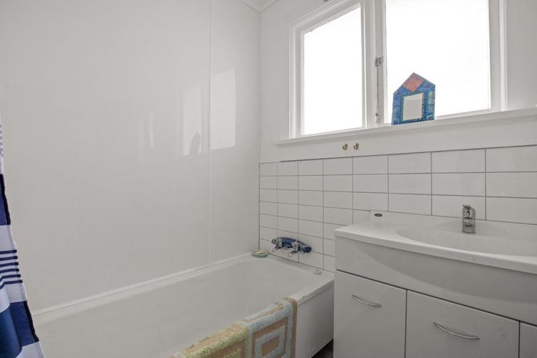 Photo of property in 89 Branxholm Street, Roxburgh, 9500