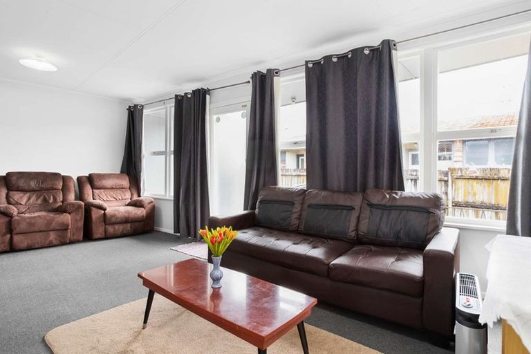 Photo of property in 4/84 Portage Road, New Lynn, Auckland, 0600