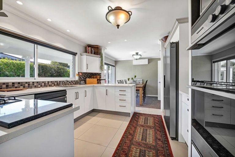 Photo of property in 5 Tamati Place, Merrilands, New Plymouth, 4312