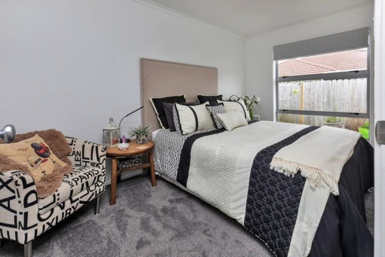 Photo of property in 18 Resolution Place, One Tree Point, 0118