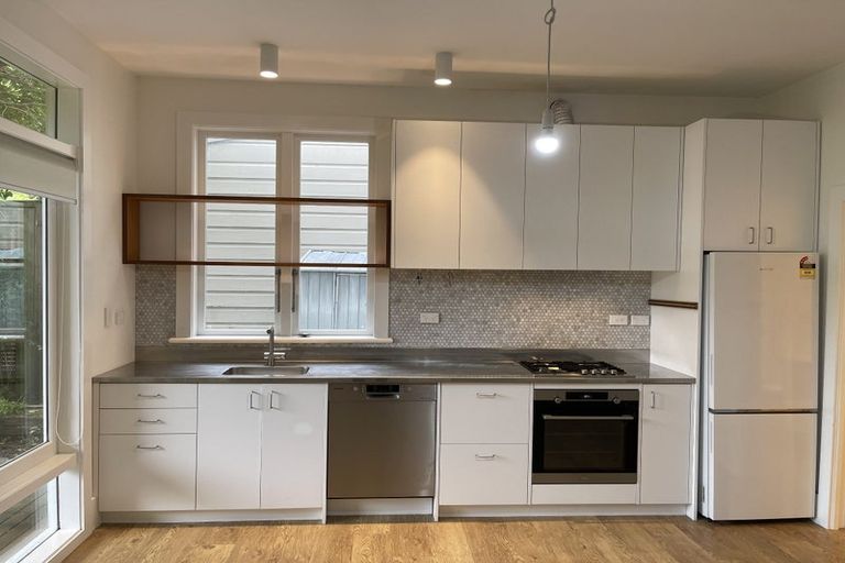 Photo of property in 29 Queen Street, Mount Victoria, Wellington, 6011