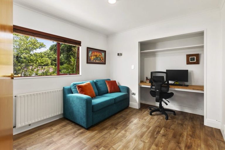 Photo of property in 61 Breaker Bay Road, Breaker Bay, Wellington, 6022