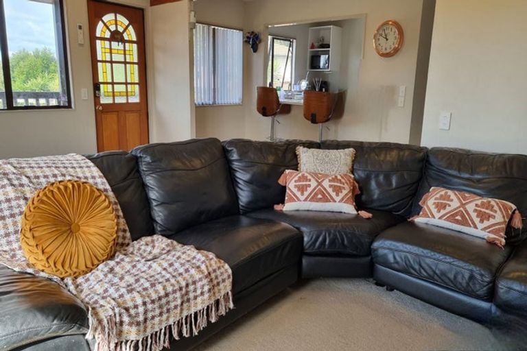 Photo of property in 2/29 Kemp Road, Massey, Auckland, 0614