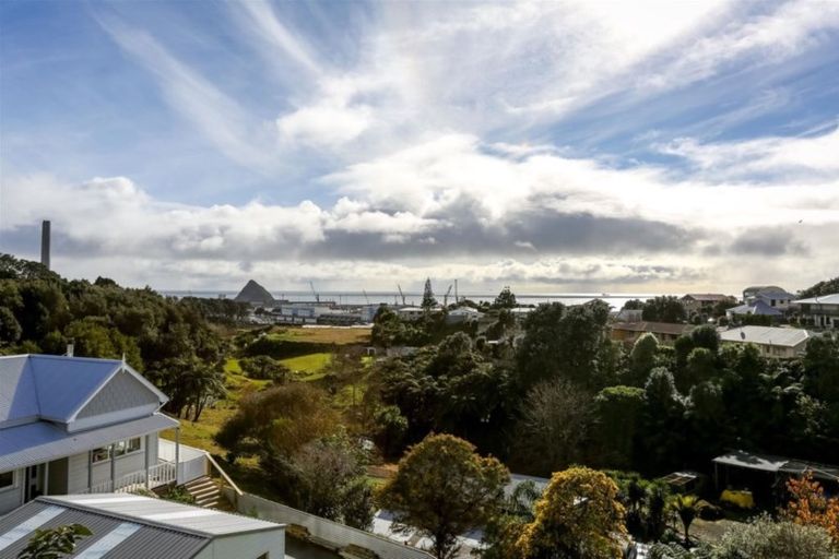 Photo of property in 1/74 South Road, Blagdon, New Plymouth, 4310