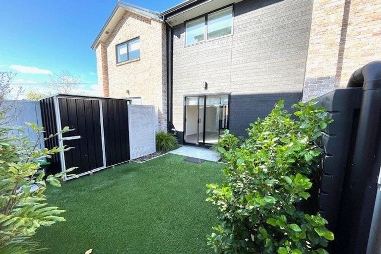 Photo of property in 2/57 Taikata Road, Te Atatu Peninsula, Auckland, 0610