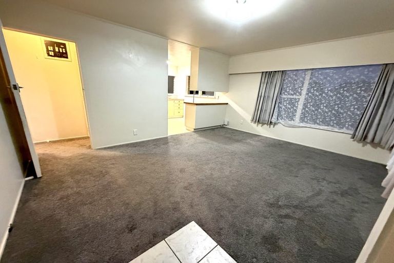 Photo of property in 2/3 Cheryl Place, Hillcrest, Auckland, 0627