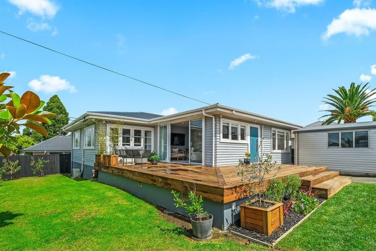 Photo of property in 20 Gloria Avenue, Te Atatu Peninsula, Auckland, 0610
