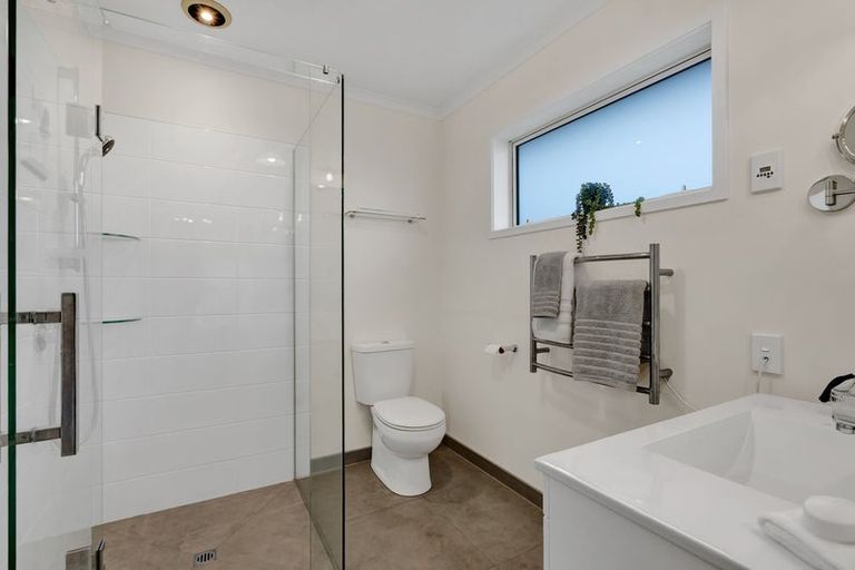 Photo of property in 6 Saint Andrews Parkway, Waiwhakaiho, New Plymouth, 4312