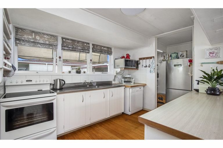 Photo of property in 94 Kitchener Road, Waiuku, 2123