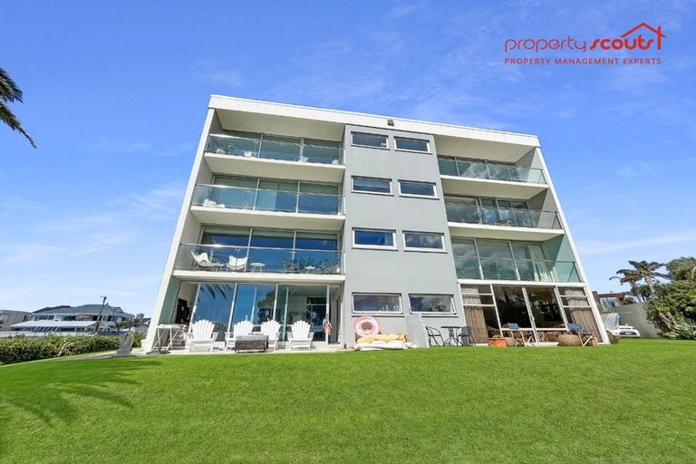 Photo of property in Seaview Apartments, 5/64 Milford Road, Milford, Auckland, 0620