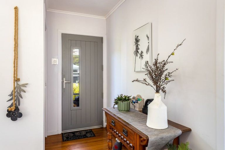 Photo of property in 30 Awanui Street, Merrilands, New Plymouth, 4312