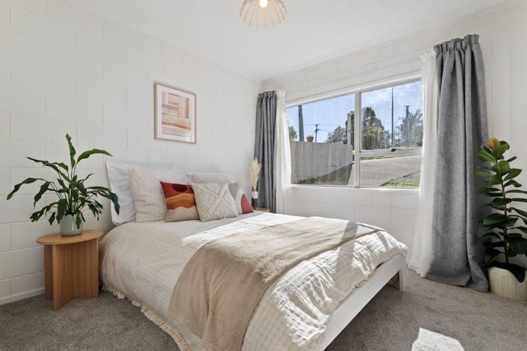 Photo of property in 1/92 Lake Road, Northcote, Auckland, 0627