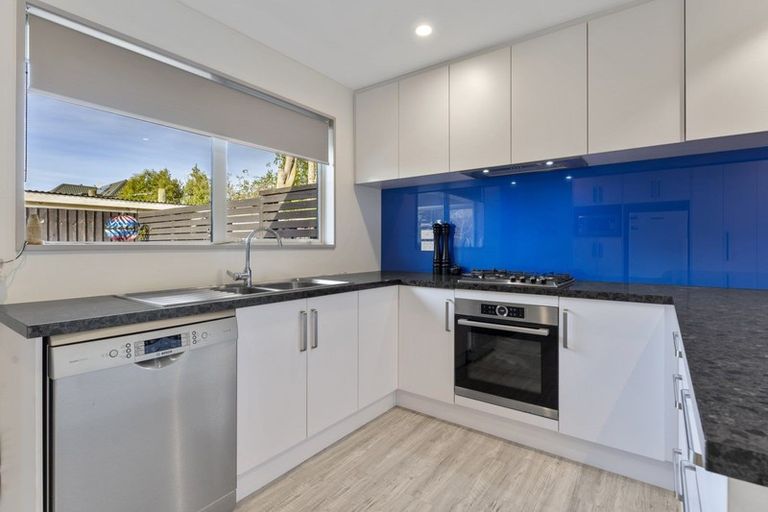 Photo of property in 2/23 Wakelin Place, Redwood, Christchurch, 8051