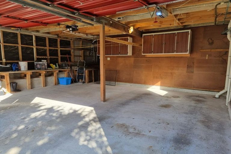 Photo of property in 27 Viewmont Drive, Harbour View, Lower Hutt, 5010