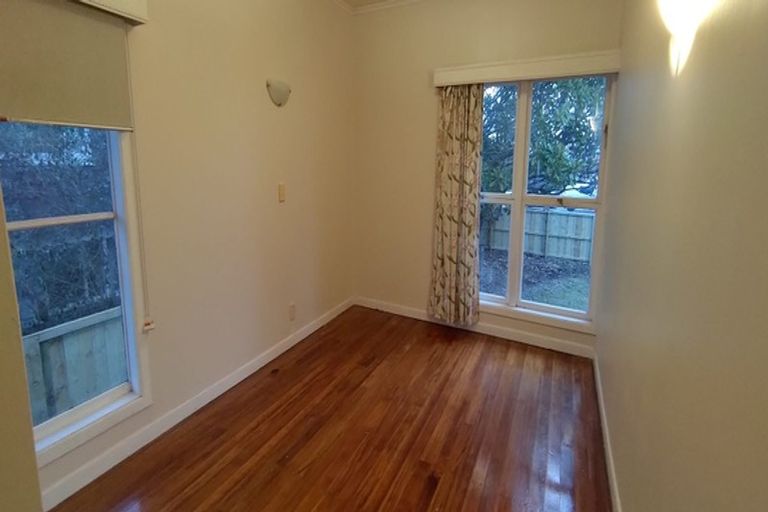 Photo of property in 4259 Great North Road, Glendene, Auckland, 0602
