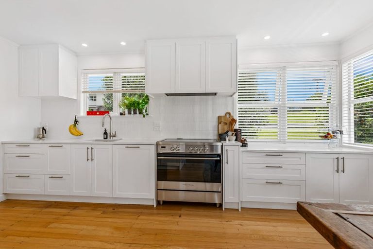 Photo of property in 121 Taikata Road, Te Atatu Peninsula, Auckland, 0610