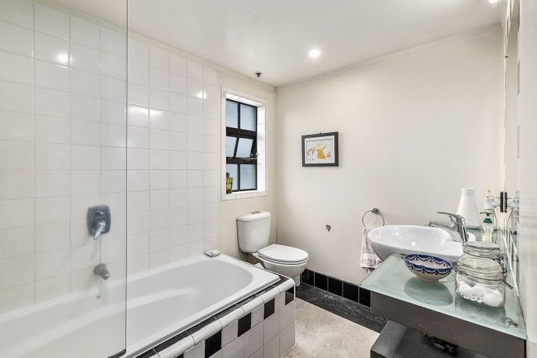 Photo of property in Dominion Apartments, 80u7 Victoria Street, Wellington Central, Wellington, 6011