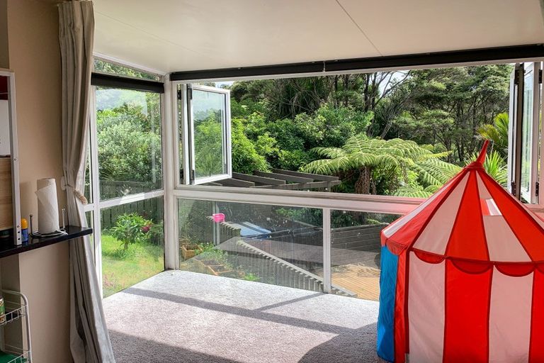 Photo of property in 44 Rimutaka Place, Titirangi, Auckland, 0604