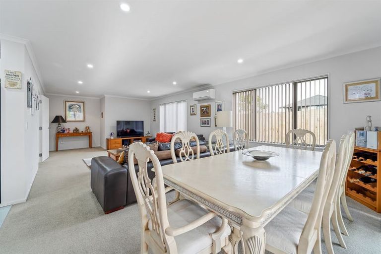 Photo of property in 18 Maylee Crescent, Gulf Harbour, Whangaparaoa, 0930