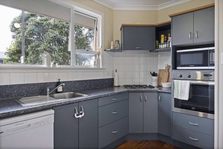 Photo of property in 2 Hood Place, Spotswood, New Plymouth, 4310