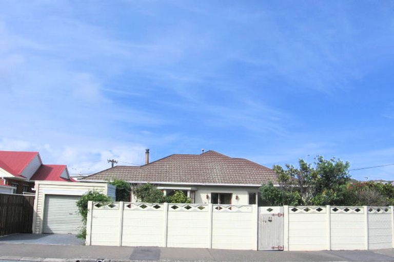 Photo of property in 21 Wayside, Miramar, Wellington, 6022