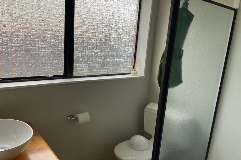 Photo of property in 4f5 Stewart Drive, Newlands, Wellington, 6037