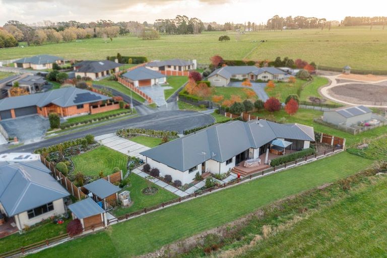 Photo of property in 10 Hanalin Drive, Marton, 4710