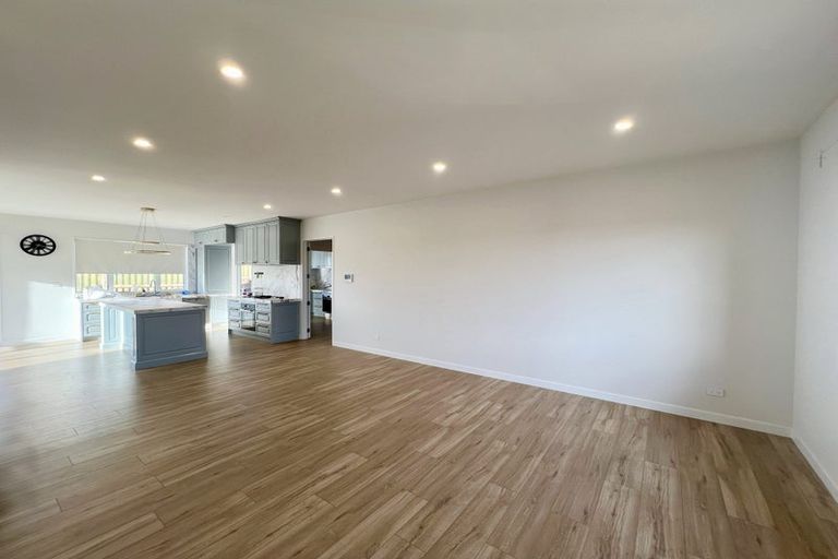 Photo of property in 42 Takurua Terrace, Orewa, 0931