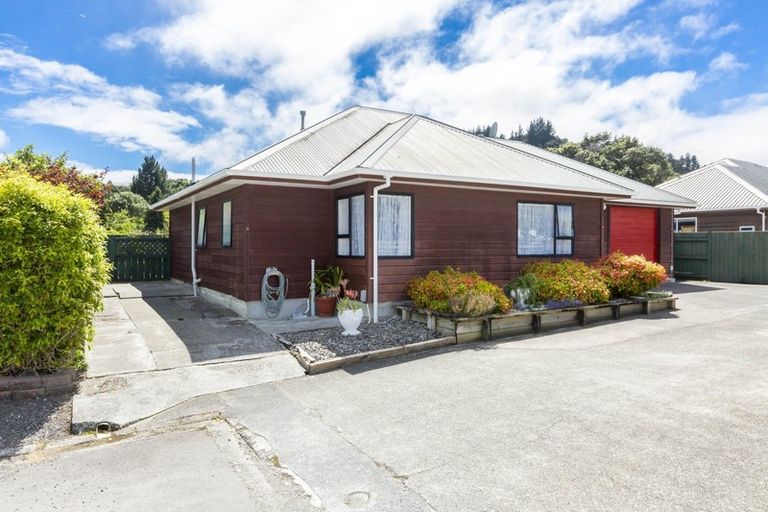 Photo of property in 39b Gemstone Drive, Birchville, Upper Hutt, 5018