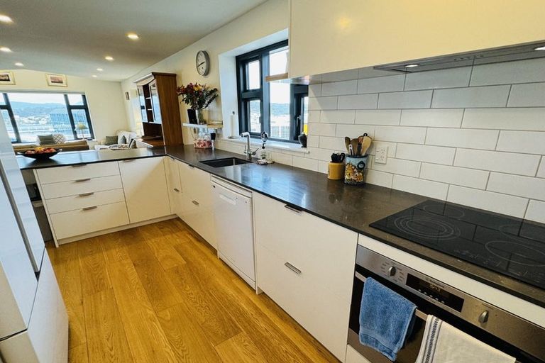 Photo of property in Terrace Garden Apartments, 14e/120 The Terrace, Wellington Central, Wellington, 6011