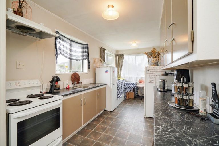 Photo of property in 2 Burns Street, Kew, Invercargill, 9812