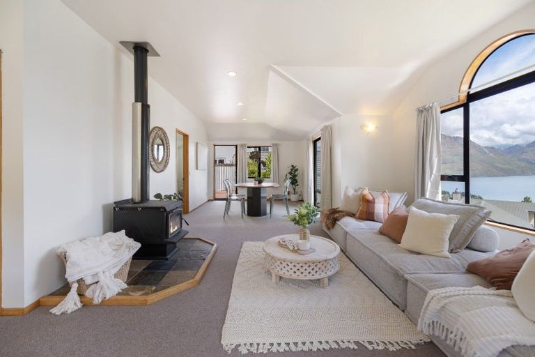 Photo of property in 12b Windsor Place, Queenstown, 9300