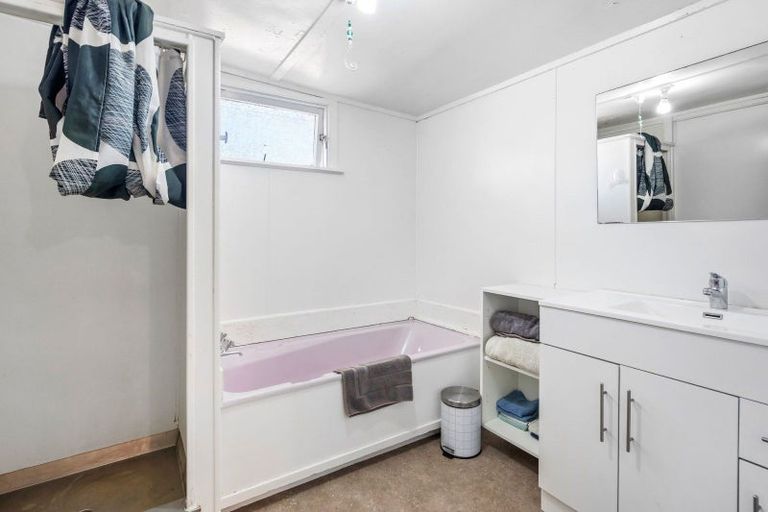 Photo of property in 2a Finch Street, One Tree Point, 0118