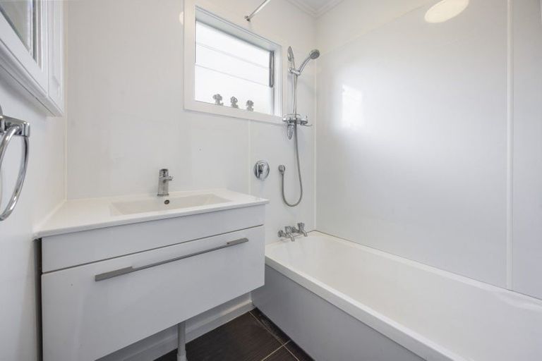 Photo of property in 6 Calgher Avenue, Waitara, 4320