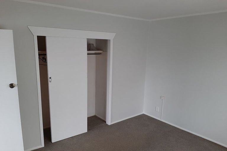 Photo of property in 1/3 Finn Place, Totara Vale, Auckland, 0629