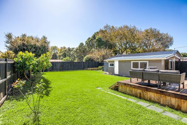 Photo of property in 33 Muir Avenue, Mangere Bridge, Auckland, 2022