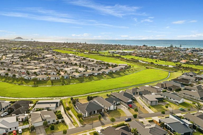 Photo of property in 35 Harding Drive, Papamoa Beach, Papamoa, 3118