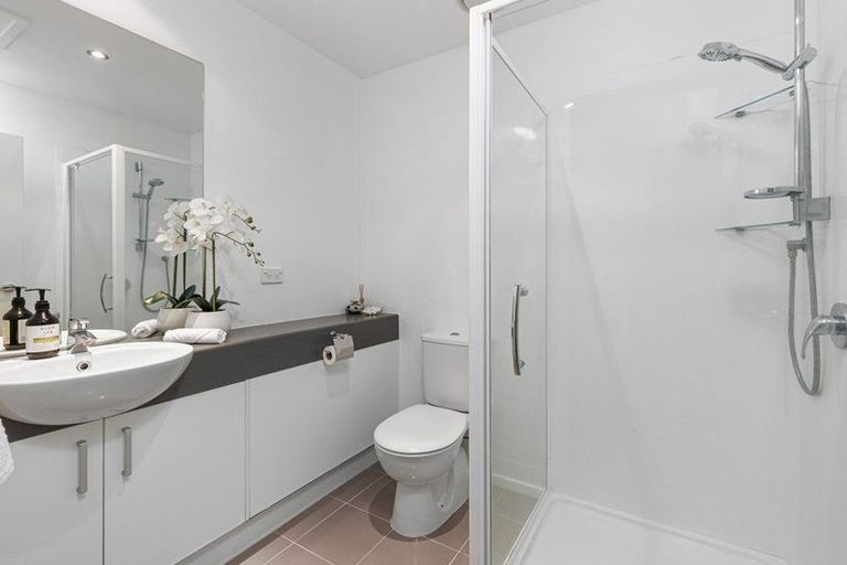 Photo of property in 4a/60 Masons Road, Oteha, Auckland, 0632