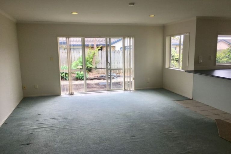 Photo of property in 10 Newry Close, East Tamaki Heights, Auckland, 2016