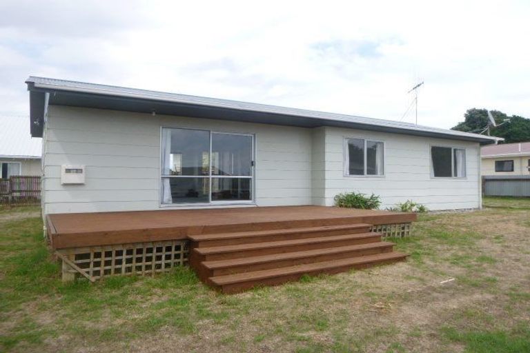 Photo of property in 1 Dodds Crescent, Otaki Beach, Otaki, 5512