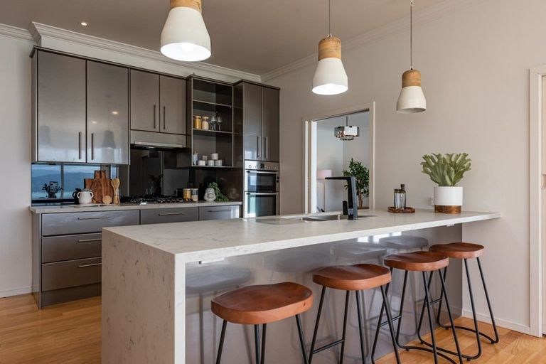 Photo of property in 116 Nevay Road, Karaka Bays, Wellington, 6022