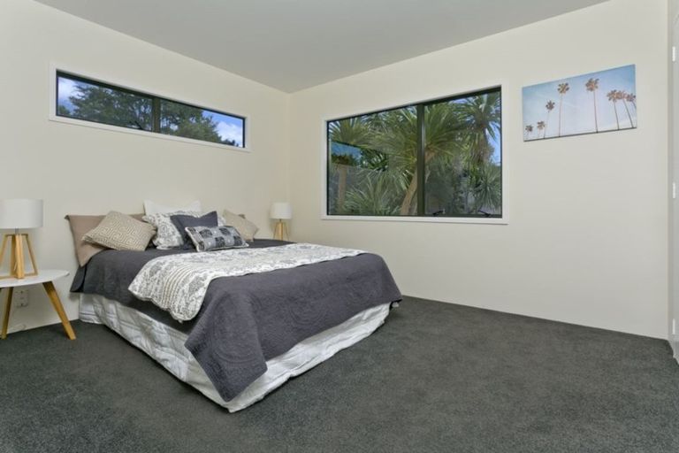 Photo of property in 33 Helleur Road, Massey, Auckland, 0614