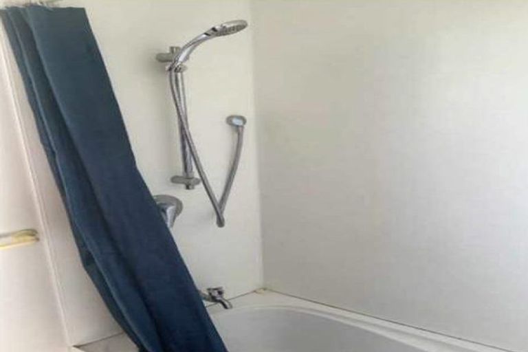 Photo of property in 2 Prion Place, One Tree Point, 0118