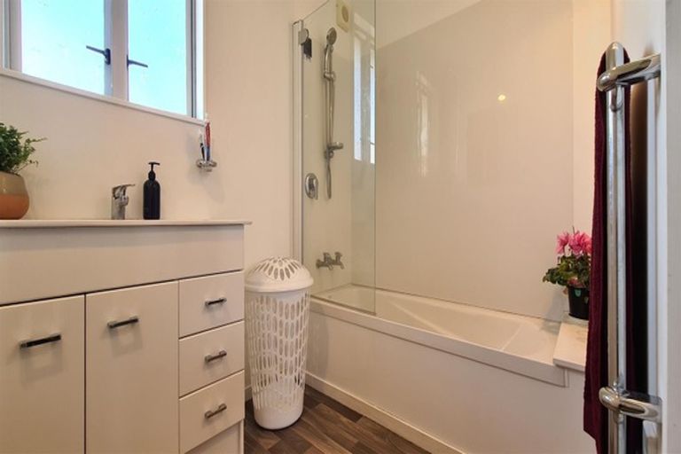 Photo of property in 23 Gilmour Place, Taradale, Napier, 4112