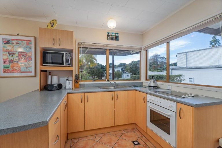 Photo of property in 4 Courtney Place, Pauanui, Hikuai, 3579