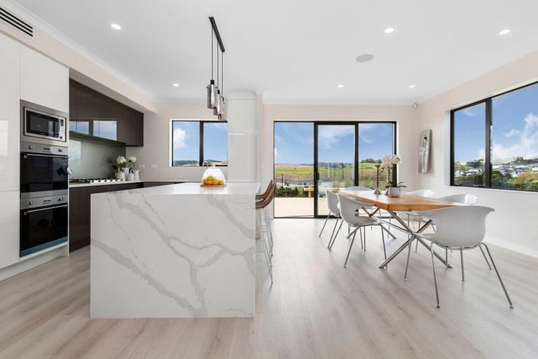 Photo of property in 31 Maka Terrace, Orewa, 0931