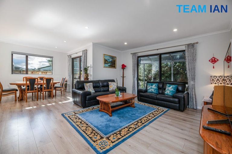 Photo of property in 73a Granville Drive, Massey, Auckland, 0614
